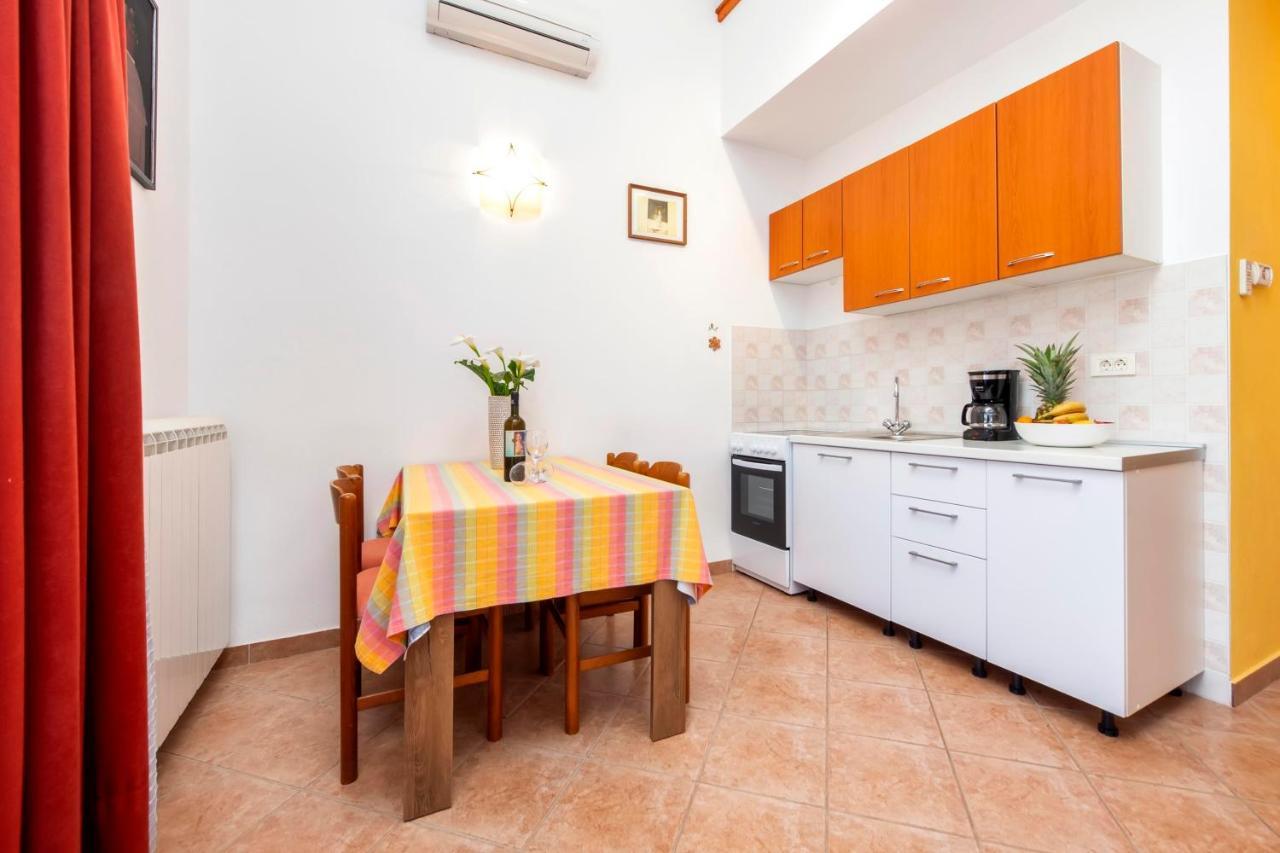 Apartments Adria Rovinj Eksteriør bilde